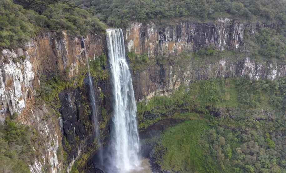 Foto de cachoeira do Parque Salto São Francisco