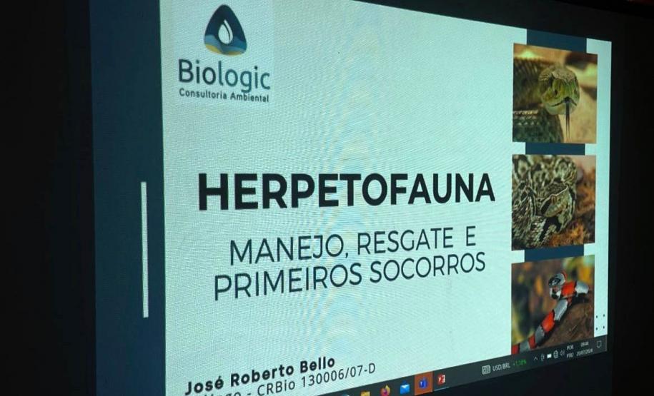 Foto de curso de manejo serpentes no Parque Lago Azul