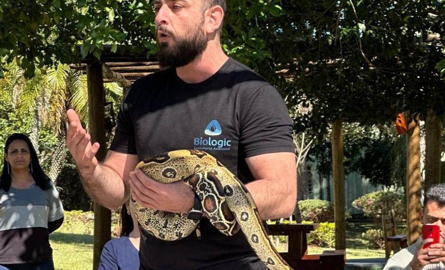 Foto de curso de manejo serpentes no Parque Lago Azul