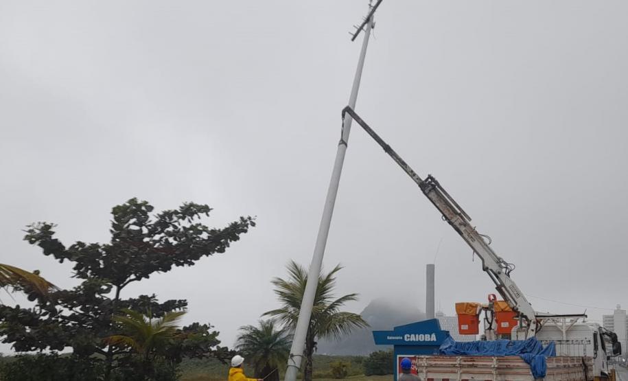 Foto de obras dos superspostes da orla de Matinhos