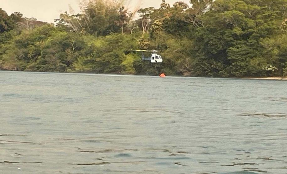 HELICOPTERO ABASTECENDO HELIBALDE EM RIO