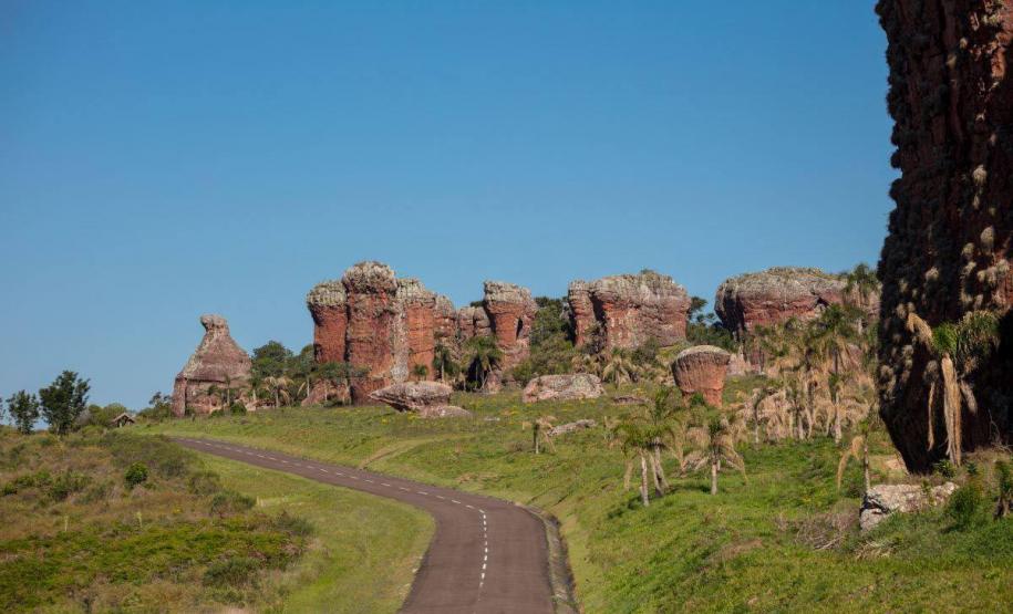 FORMAÇÃO GEOLÓGICA DO PARQUE VILA VELHA