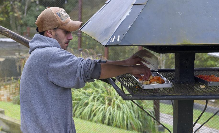 FUNCIONÁRIO EM AÇÃO