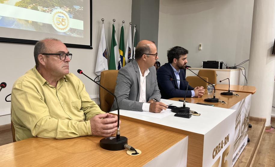 Foto de evento de apresentação de obras de engorda de orla