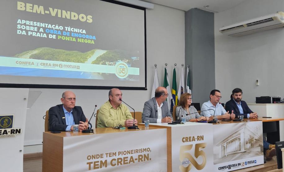 Foto de evento de apresentação de obras de engorda de orla
