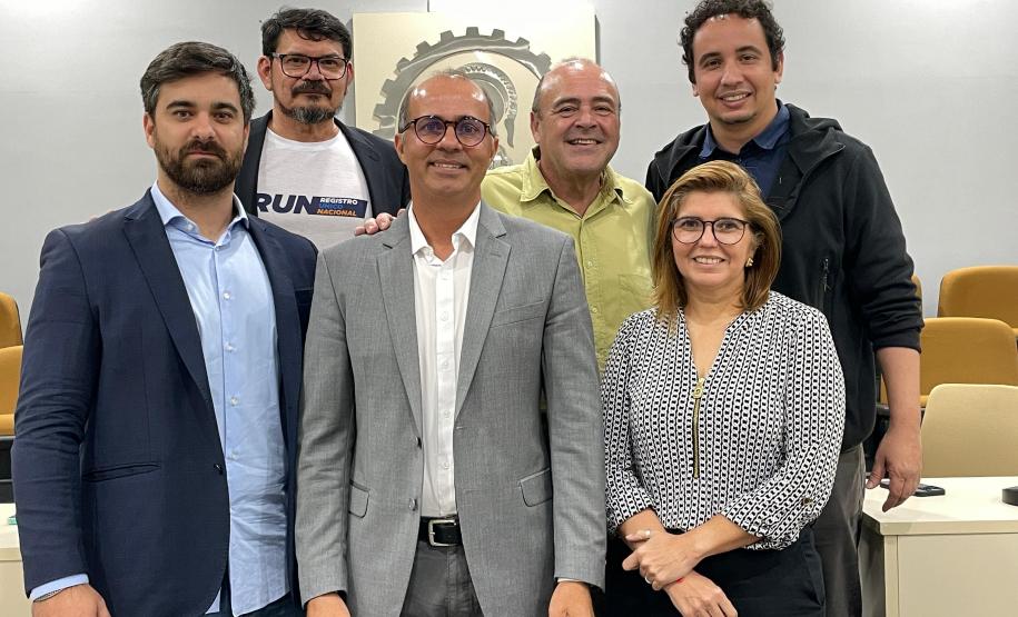 Foto de evento de apresentação de obras de engorda de orla