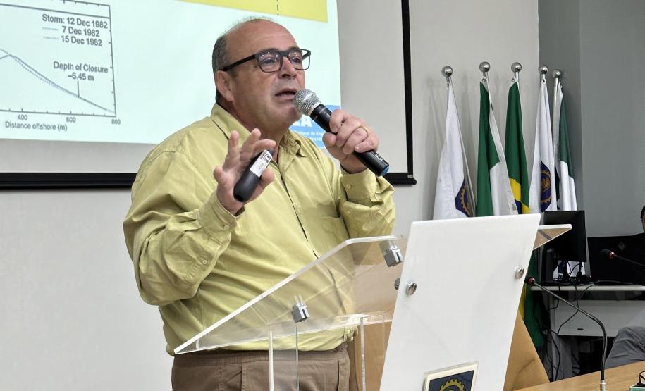 Foto de evento de apresentação de obras de engorda de orla