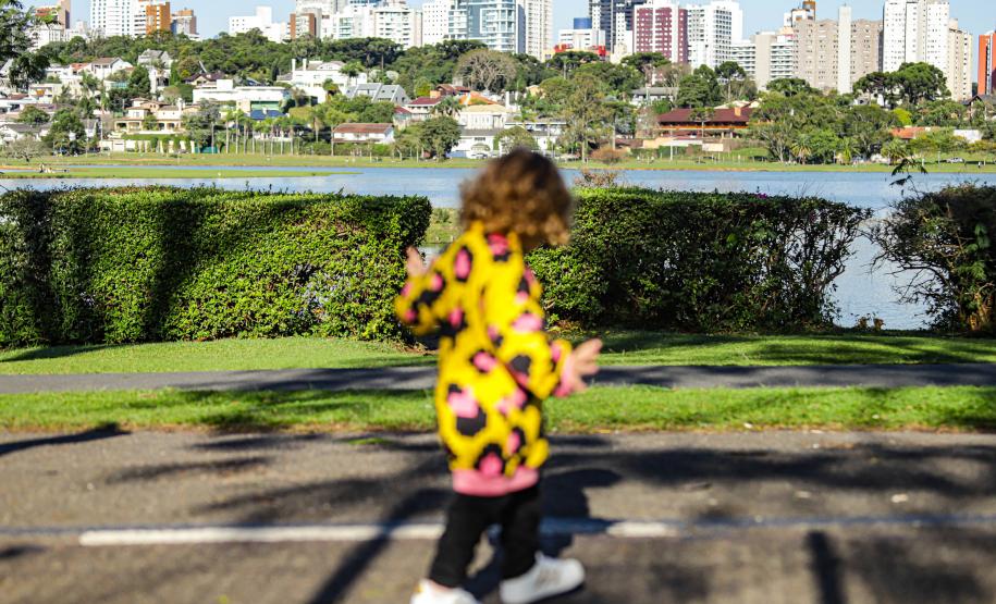 Foto de dia ensolarado em Parque do Paraná