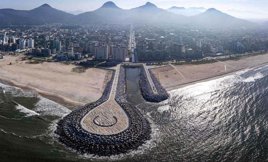 Foto aérea da nova orla de Matinhos
