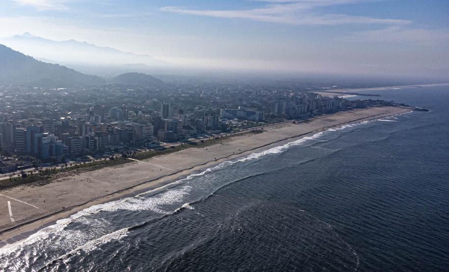 Foto aérea da nova orla de Matinhos
