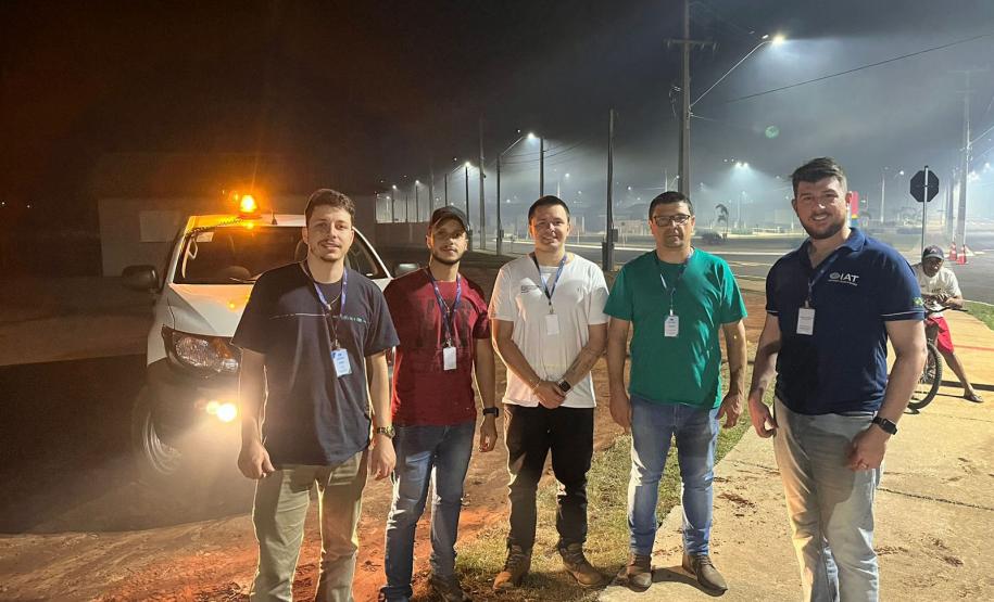 Foto de equipe do IAT que combateu incêndio