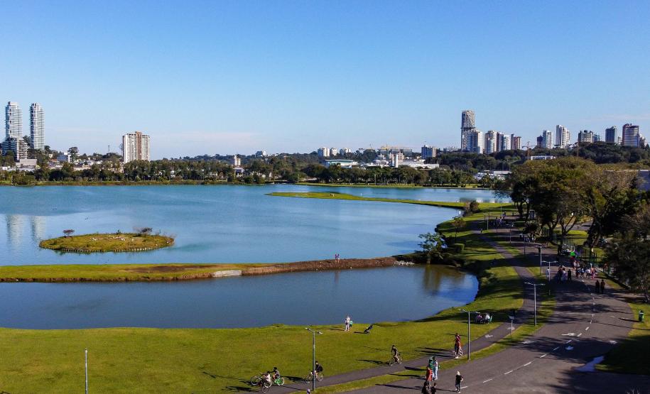 Foto de dia ensolarado em Parque do Paraná