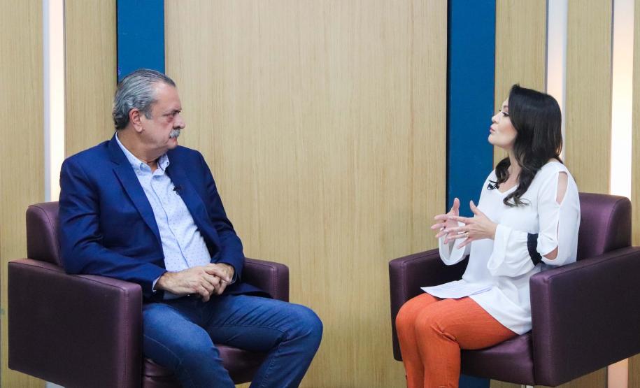 SECRETÁRIO EM ENTREVISTA