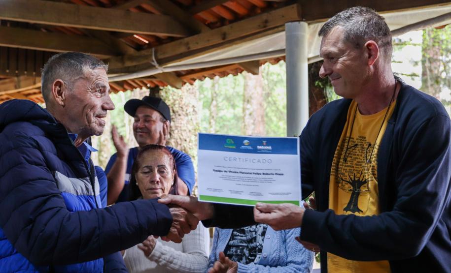 cenas do evento e de espécimes da flora