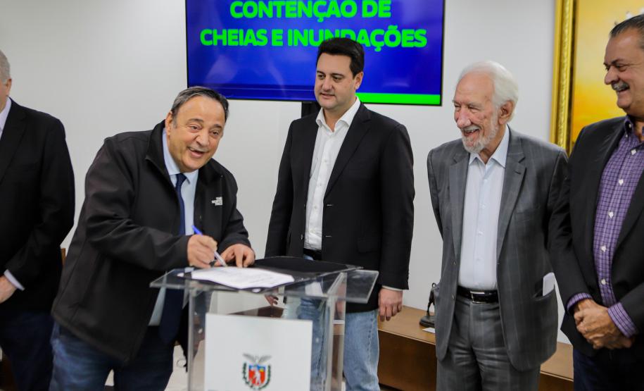 CERIMÔNIA DE ASSINATURA