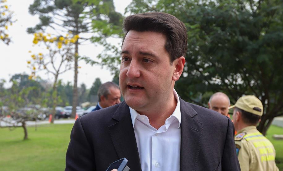 governador sendo entrevistado