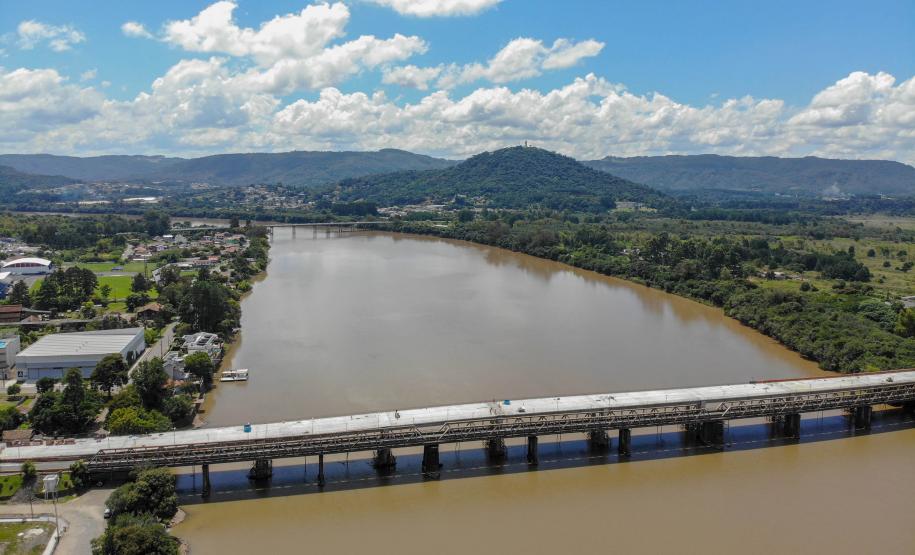BARRAGEM SOBRE O RIO
