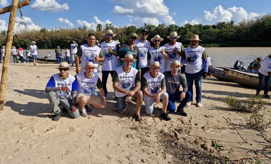 Nova fase do Rio Vivo começa com a soltura de 100 mil peixes no Rio Ivaí, no Noroeste