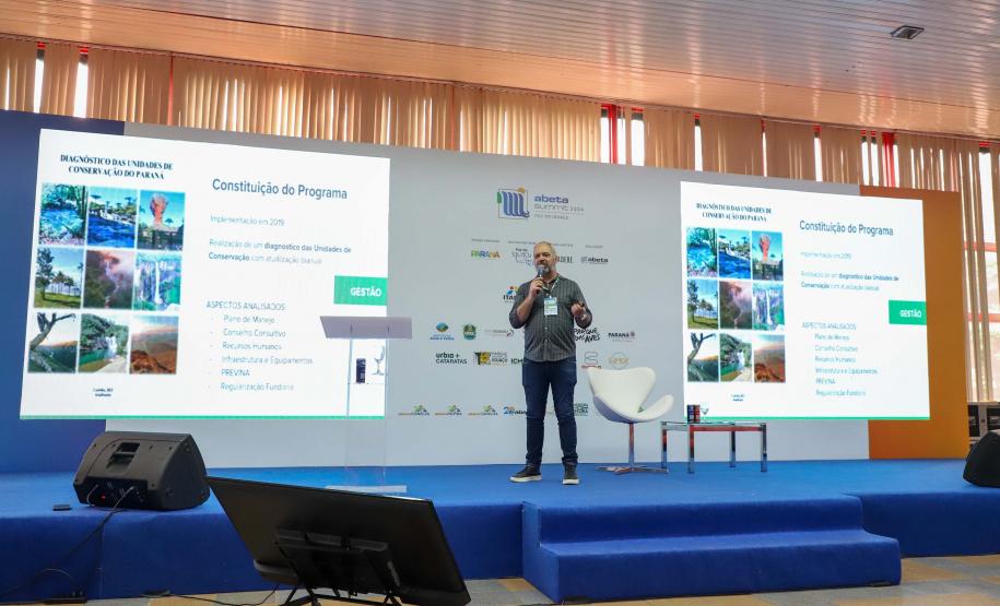 Foto de Rafael Andreguetto em apresentação da ABETA