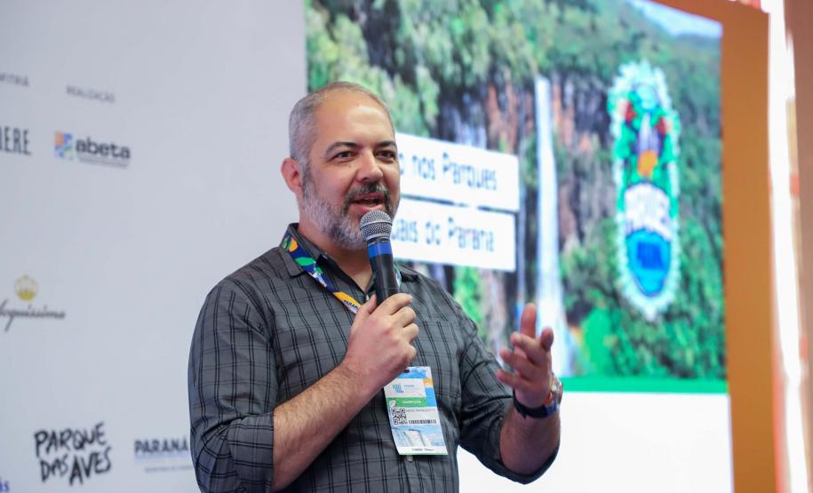 Foto de Rafael Andreguetto em apresentação da ABETA