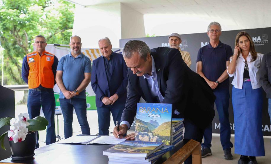 MON se transforma na casa da "muda 10 milhões" do programa Paraná Mais Verde