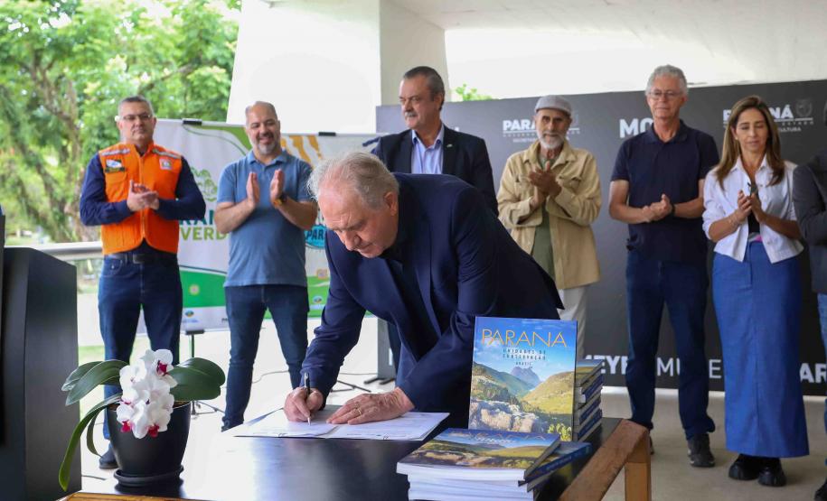 MON se transforma na casa da "muda 10 milhões" do programa Paraná Mais Verde