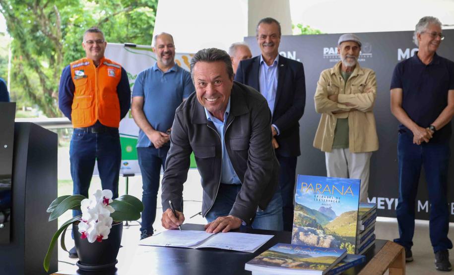 MON se transforma na casa da "muda 10 milhões" do programa Paraná Mais Verde