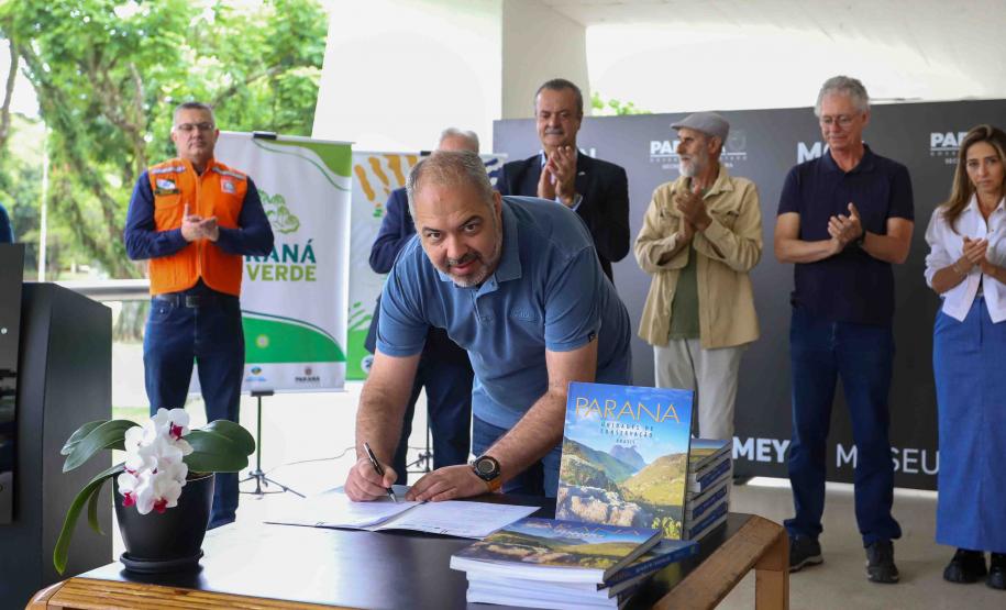 MON se transforma na casa da "muda 10 milhões" do programa Paraná Mais Verde