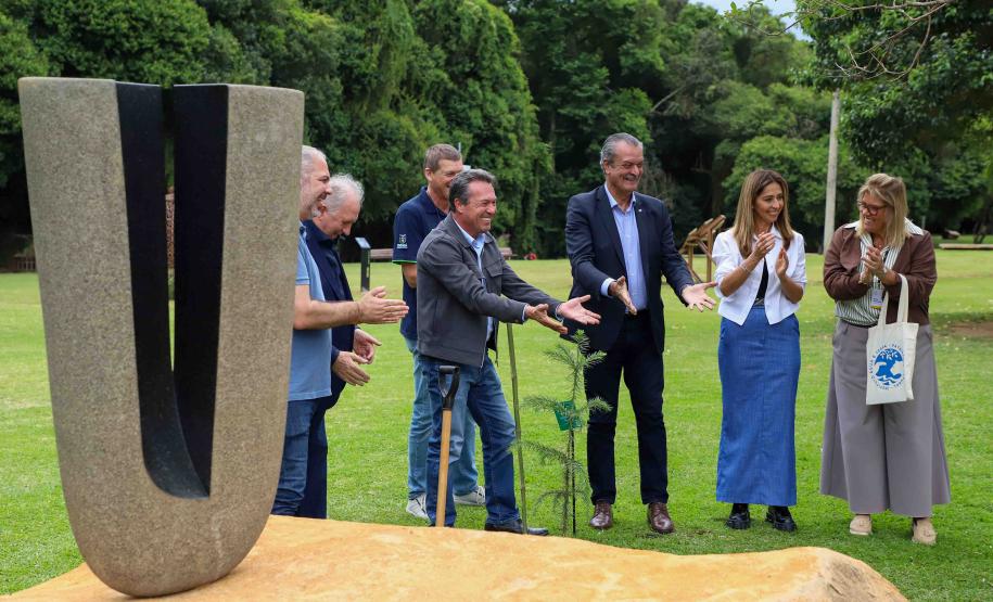 MON se transforma na casa da "muda 10 milhões" do programa Paraná Mais Verde