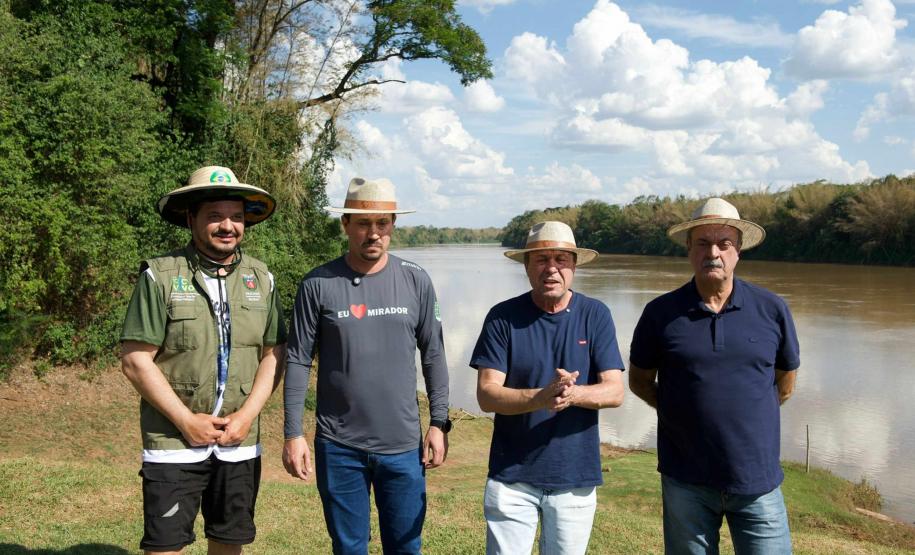 Nova fase do Rio Vivo começa com a soltura de 100 mil peixes no Rio Ivaí, no Noroeste