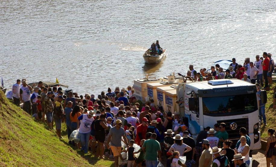 Nova fase do Rio Vivo começa com a soltura de 100 mil peixes no Rio Ivaí, no Noroeste