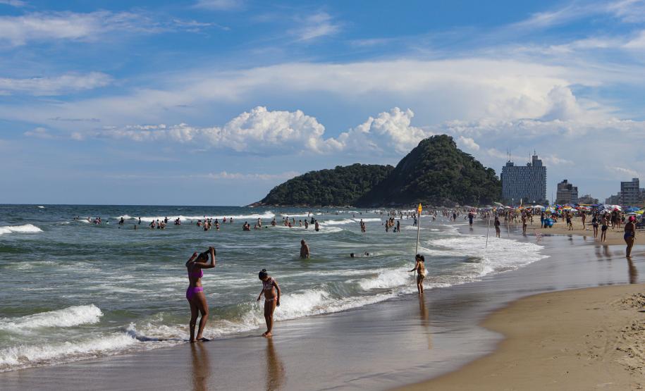 Foto de banhistas em praia