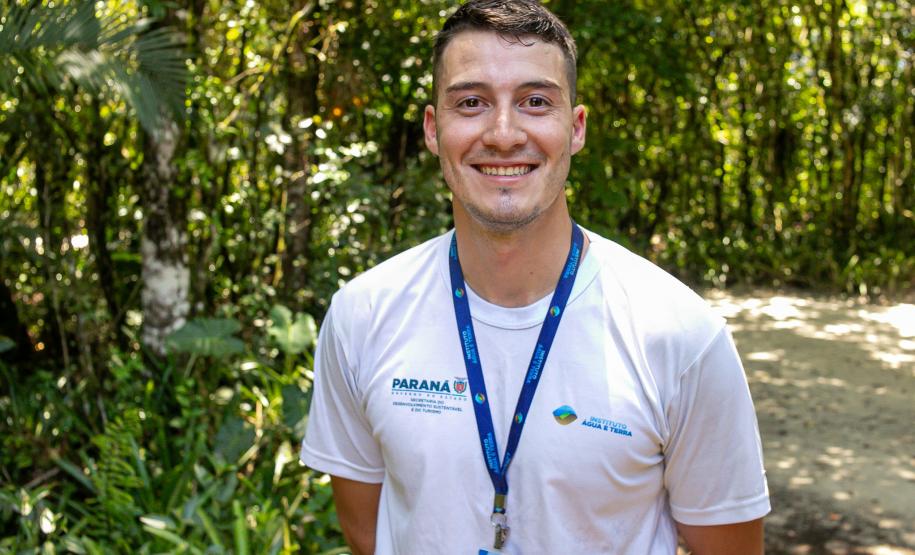 Foto de equipe responsável por devolver o tamanduá