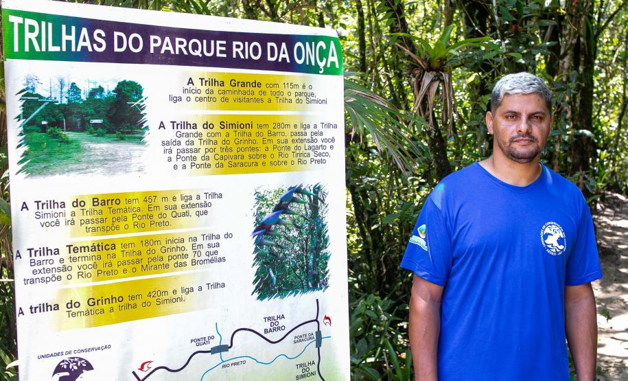 Foto de equipe responsável por devolver o tamanduá