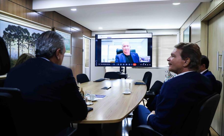Reunião entre o secretário estadual do Desenvolvimento Sustentável, Everton Souza, e o prefeito de Foz, General Silva e Luna, sobre descentralização do licenciamento ambiental