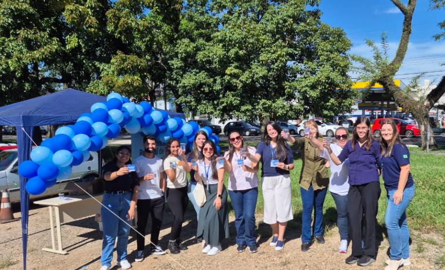 Servidores do IAT durante blitz educativa