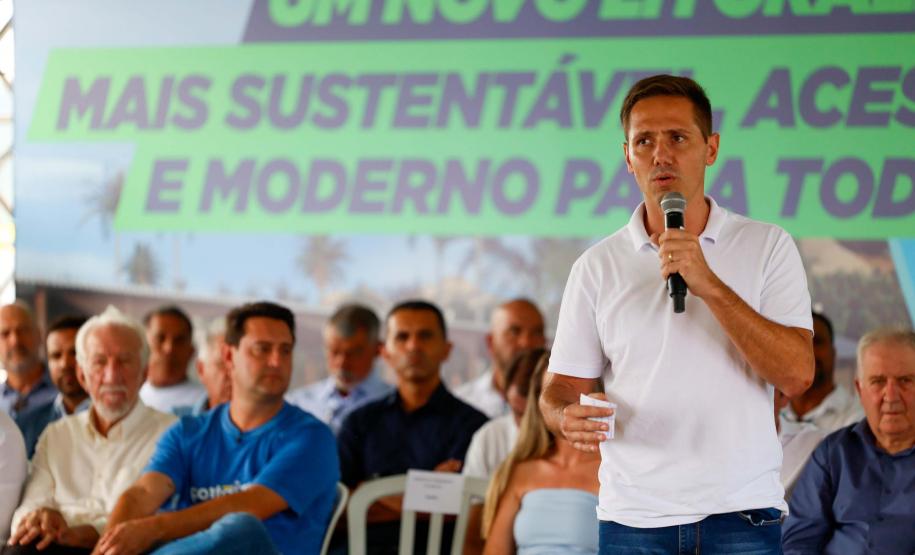 Foto do governador em evento de anúncio