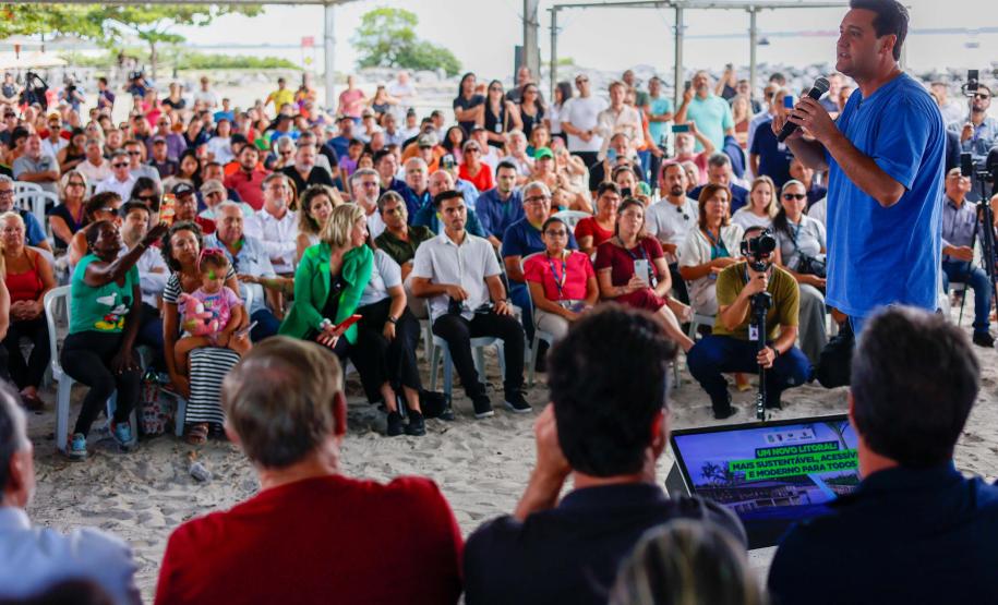 Foto do governador em evento de anúncio