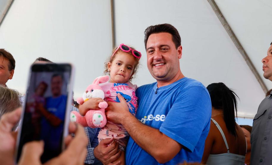 Foto do governador em evento de anúncio
