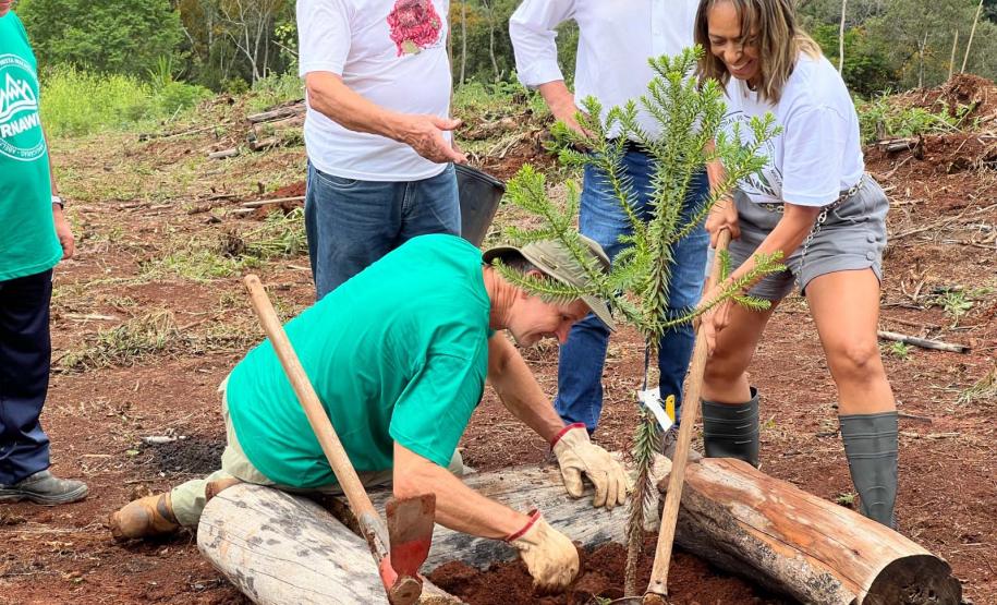Foto de cerimônia de inauguração da área de preservação