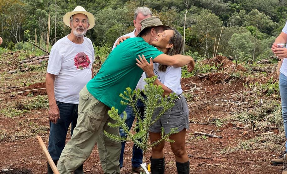 Foto de cerimônia de inauguração da área de preservação