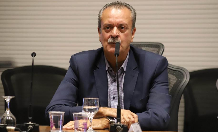Foto de autoridades durante reunião