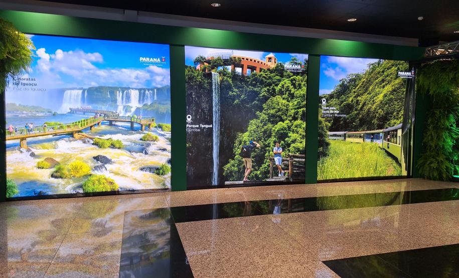 Foto de estande do Governo do paraná na exposição