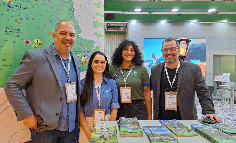 Foto de estande do Governo do paraná na exposição