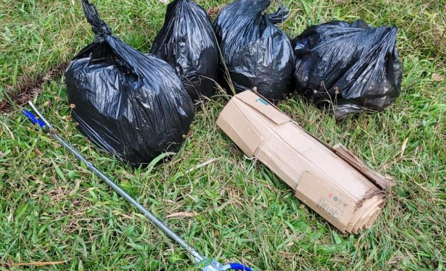 Mutirão de limpeza organizado pelo IAT recolhe 25 quilos de lixo do Parque Pico Paraná
