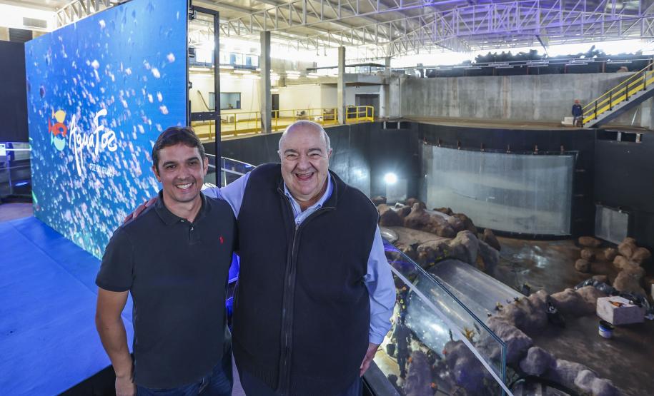Fotos da visita do secretário ao aquário em construção