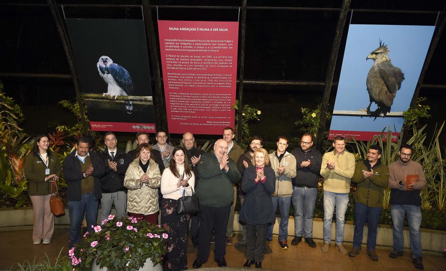 Foto do Secretário Rafael Greca durante exposição