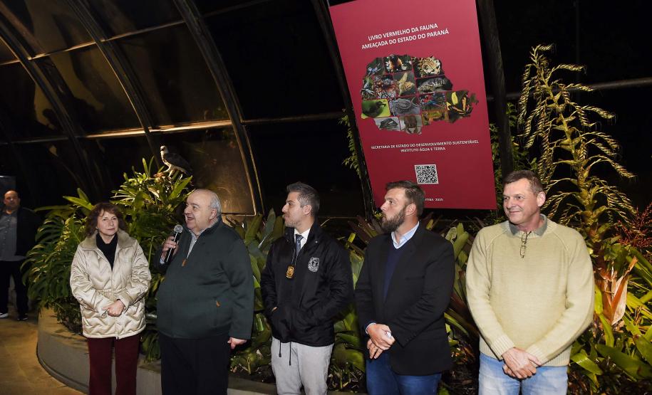 Foto do Secretário Rafael Greca durante exposição