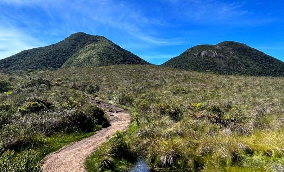 Foto de parque montanhoso do Paraná
