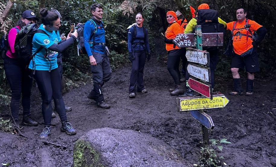 Foto de voluntários durante mutirão